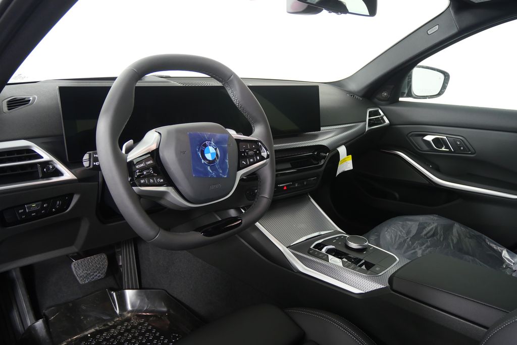 Thumbnail: 2026 BMW 3 Series - 13