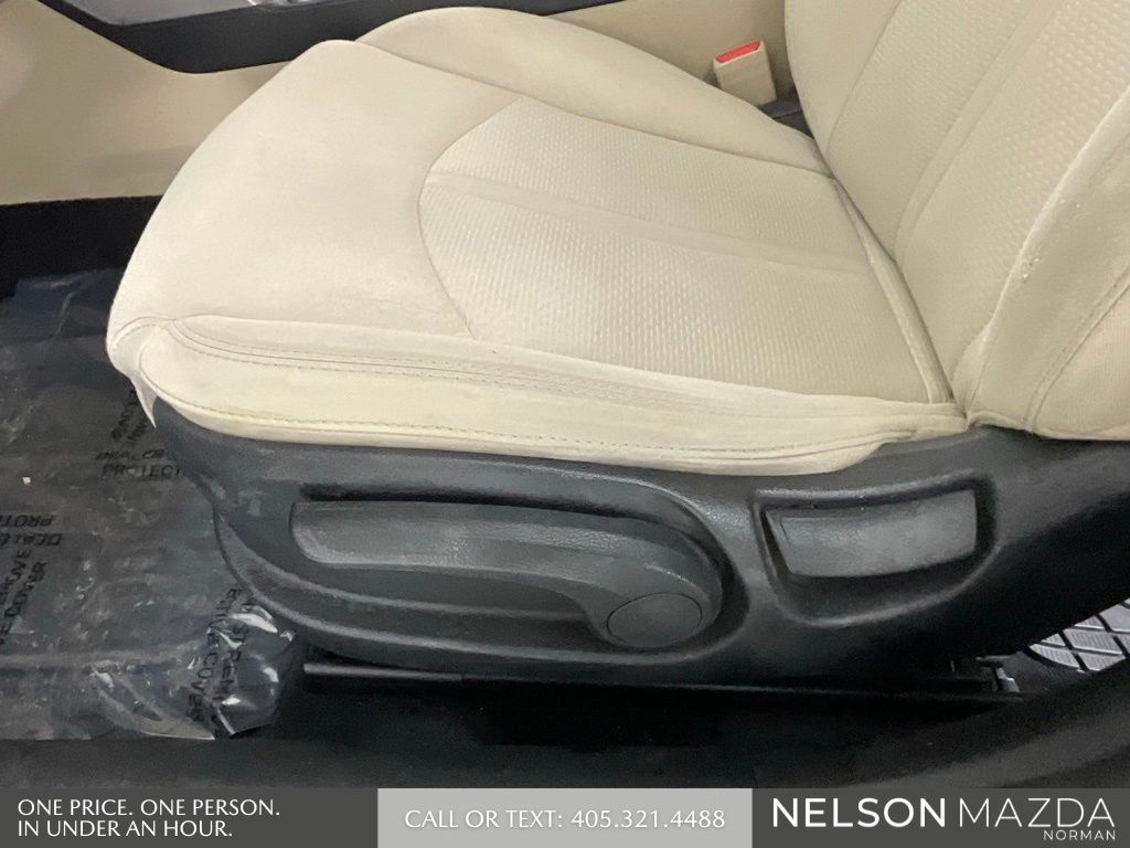 Used 2016 Blue Hyundai Base image 37