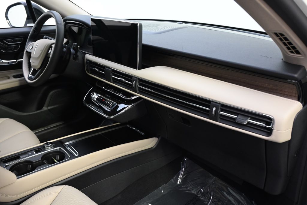 New 2026 White Lincoln Reserve image 15