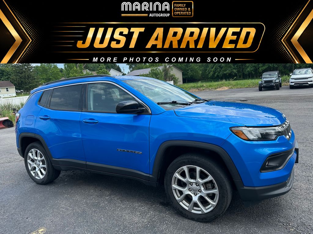 Laser Blue Pearlcoat 2022 Jeep Compass SUV / Crossover Four-Wheel Drive 9-Speed Automatic
