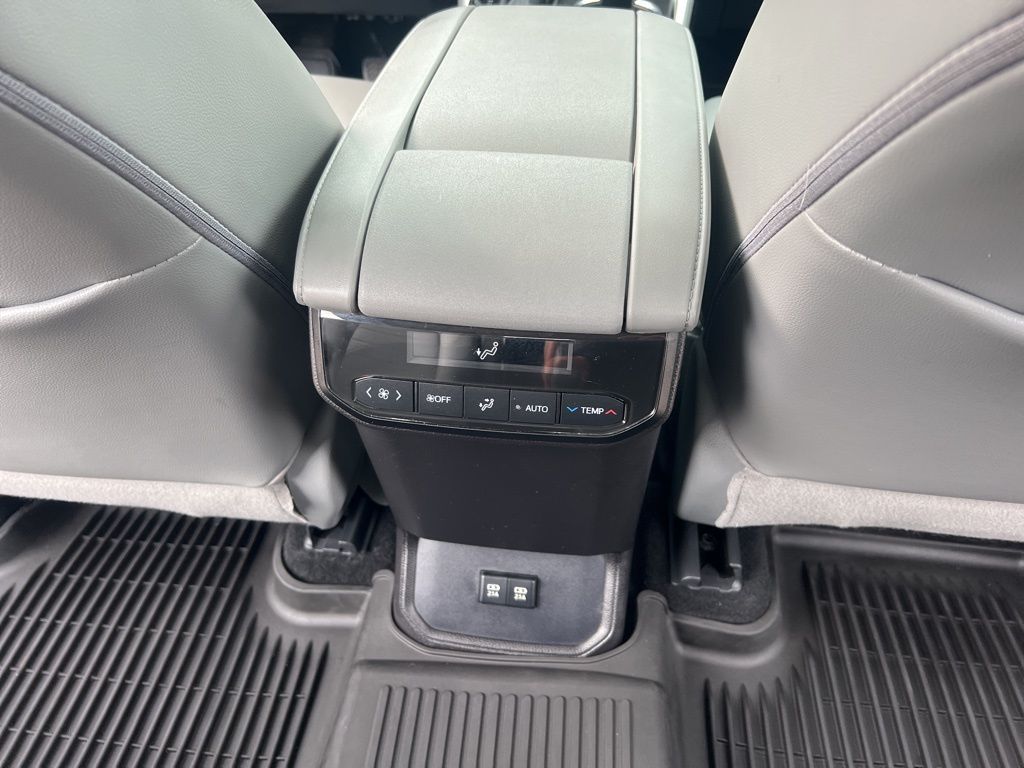2021 Toyota Highlander XLE photo