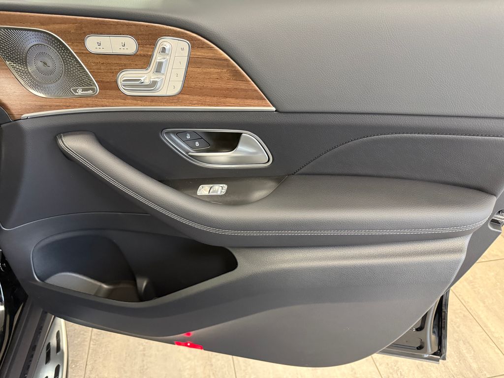 Thumbnail: 2026 Mercedes-Benz GLE - 26