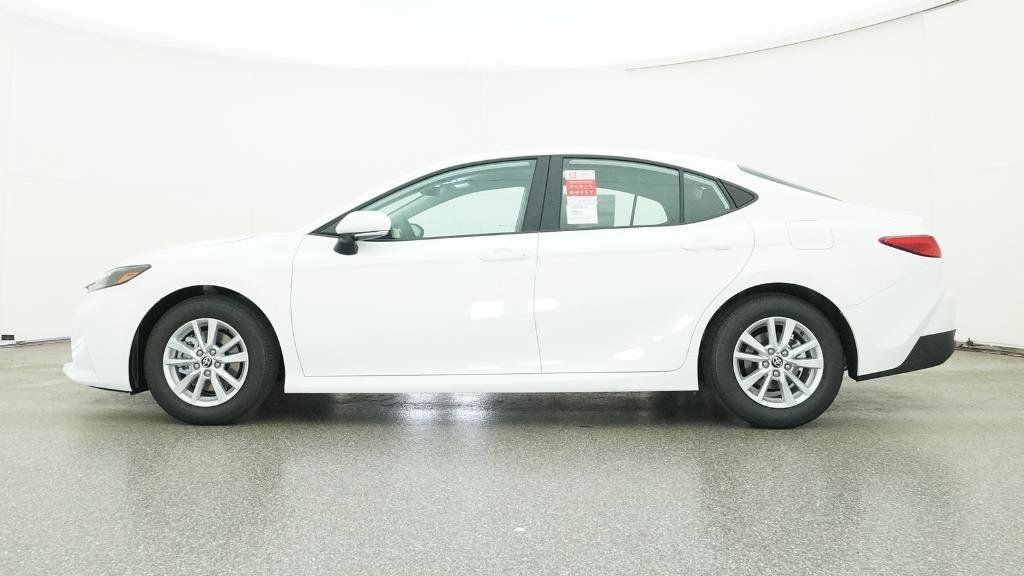 2025 Toyota Camry LE 26