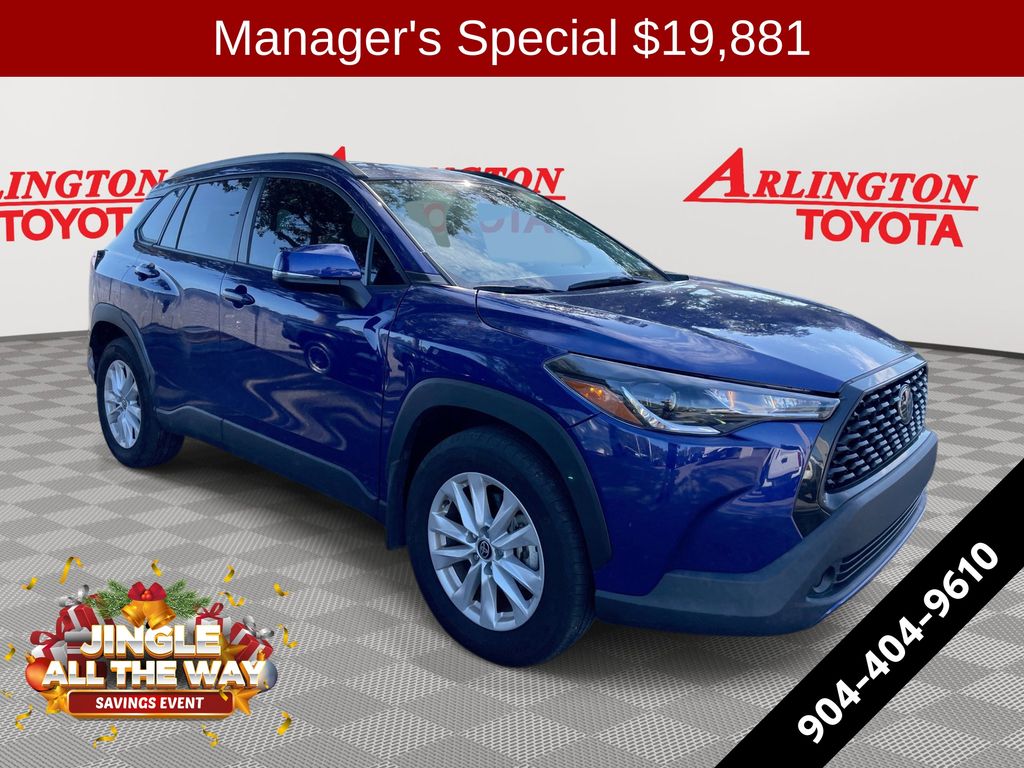 2023 Toyota Corolla Cross LE's photo