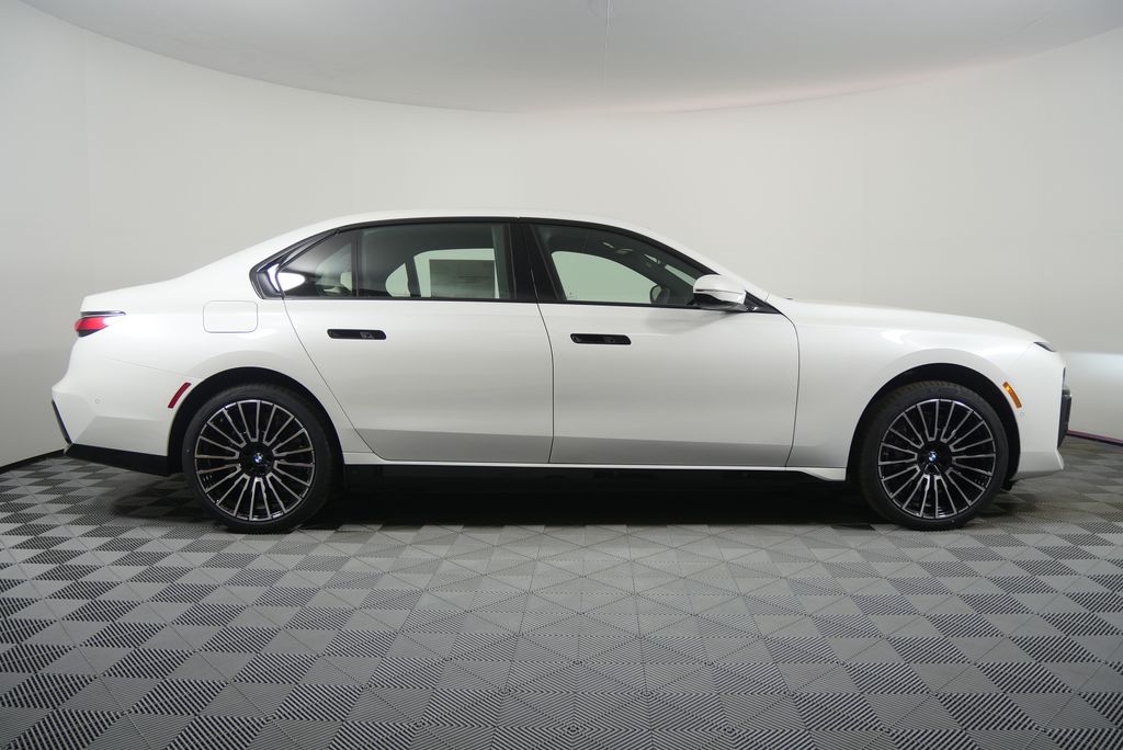 Thumbnail: 2026 BMW 7 Series - 2