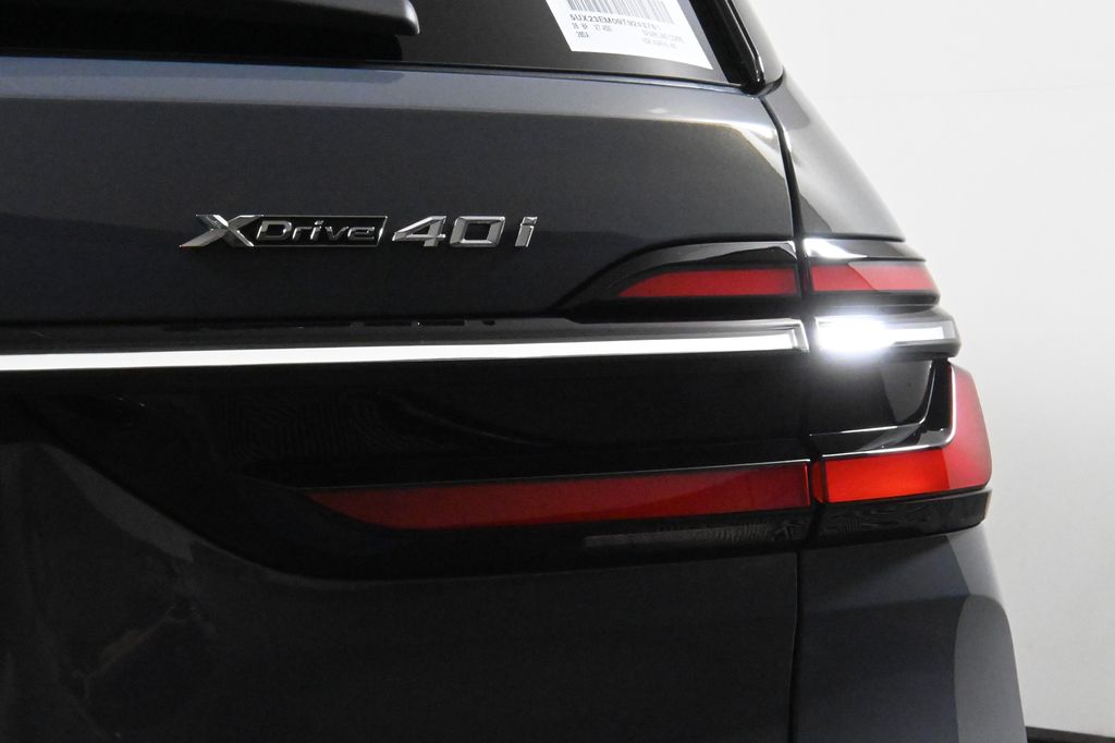 Thumbnail: 2026 BMW X7 - 13