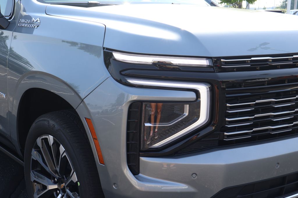 Thumbnail: 2025 Chevrolet Suburban - 4