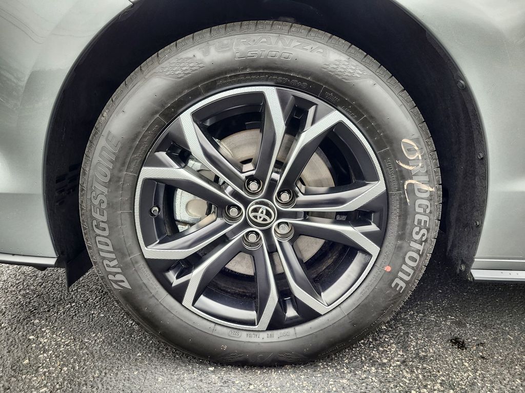 2025 Toyota Sienna Platinum 10