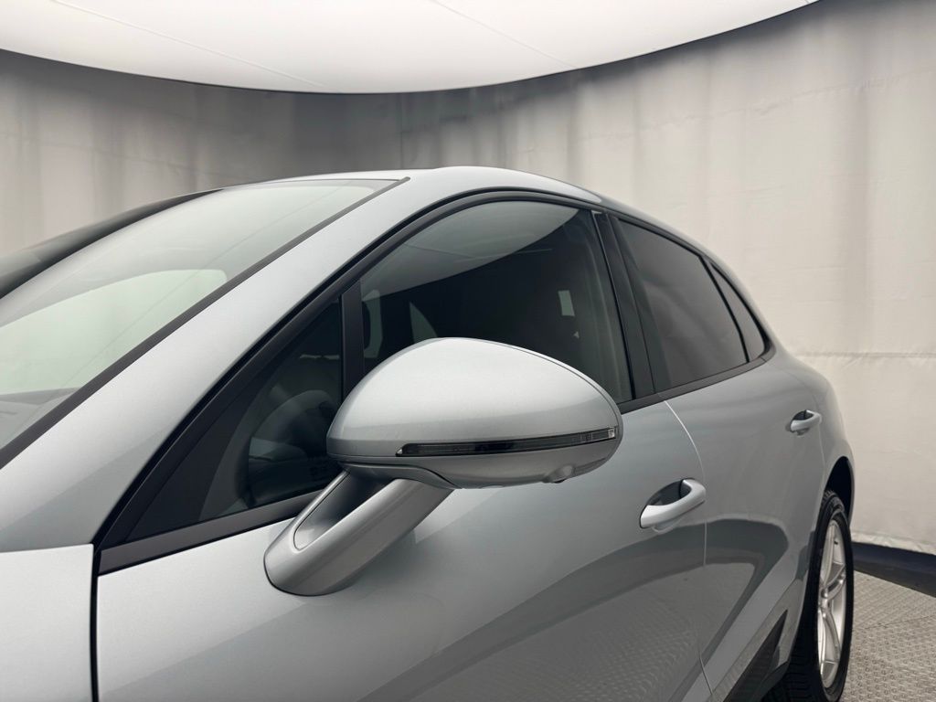 Thumbnail: 2025 Porsche Macan - 9