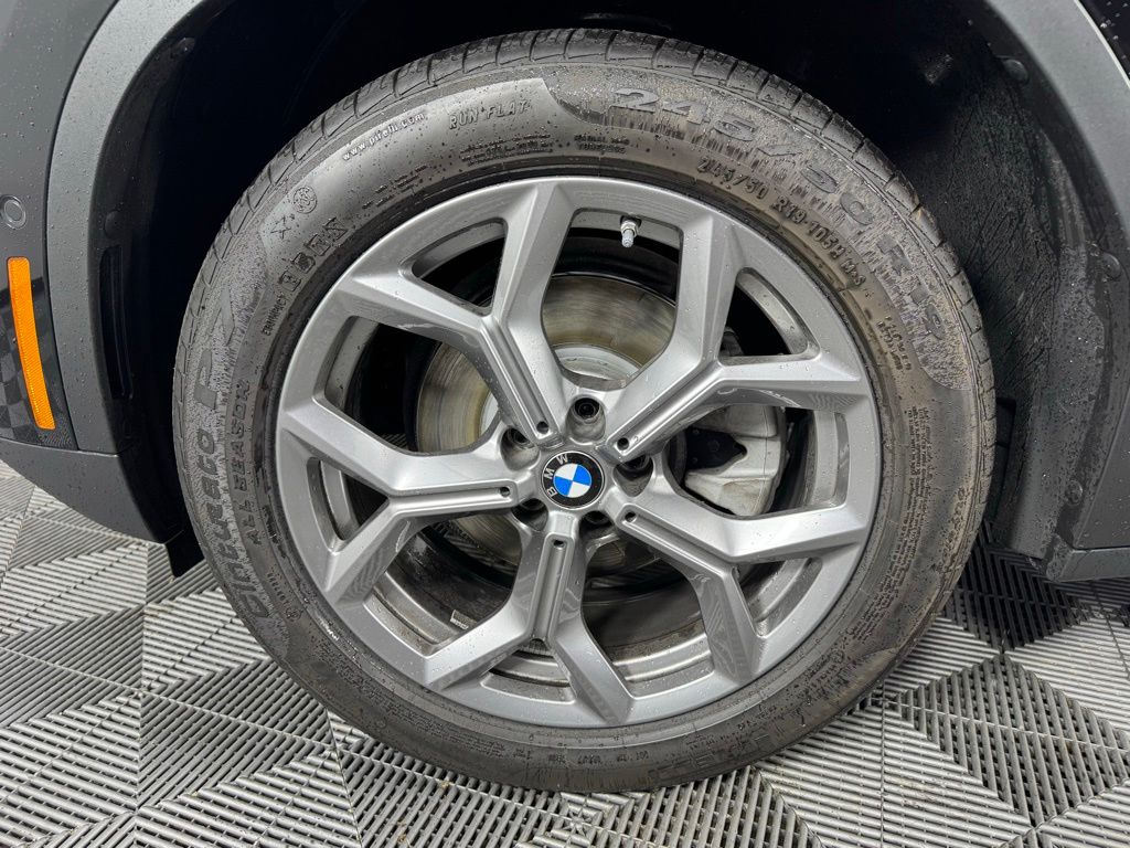Thumbnail: 2025 BMW X4 - 11