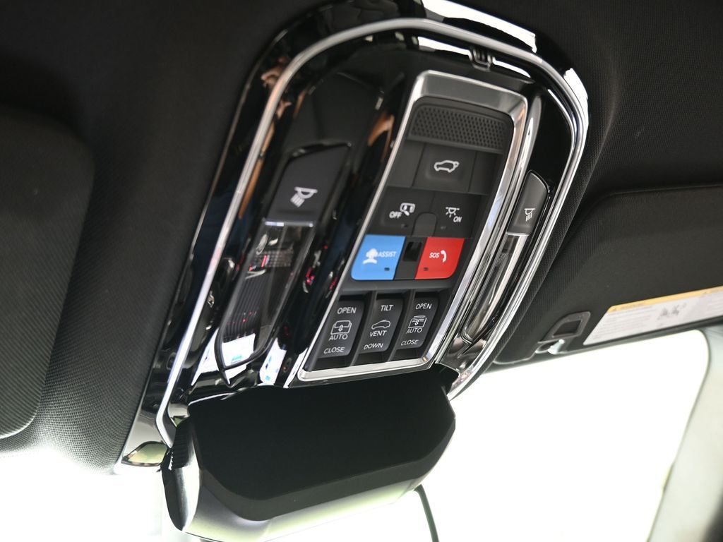 Used 2024 Baltic Gray Metallic Clearcoat Jeep Overland image 32