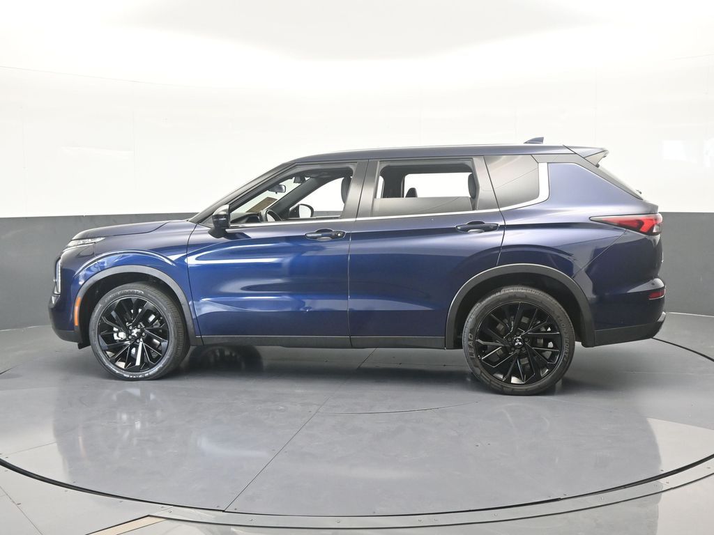 Used 2023 Cosmic Blue Metallic Mitsubishi SE Special Edition image 3