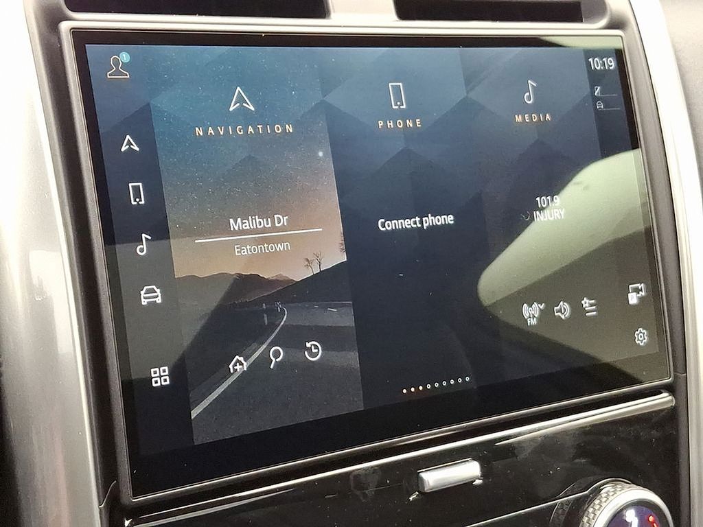 Thumbnail: 2025 Land Rover Discovery - 12