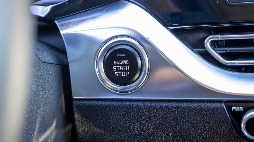 Used 2022 Kia Niro EX Premium 4D Sport Utility