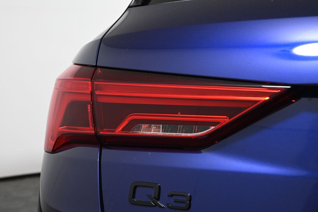 Thumbnail: 2025 Audi Q3 - 12
