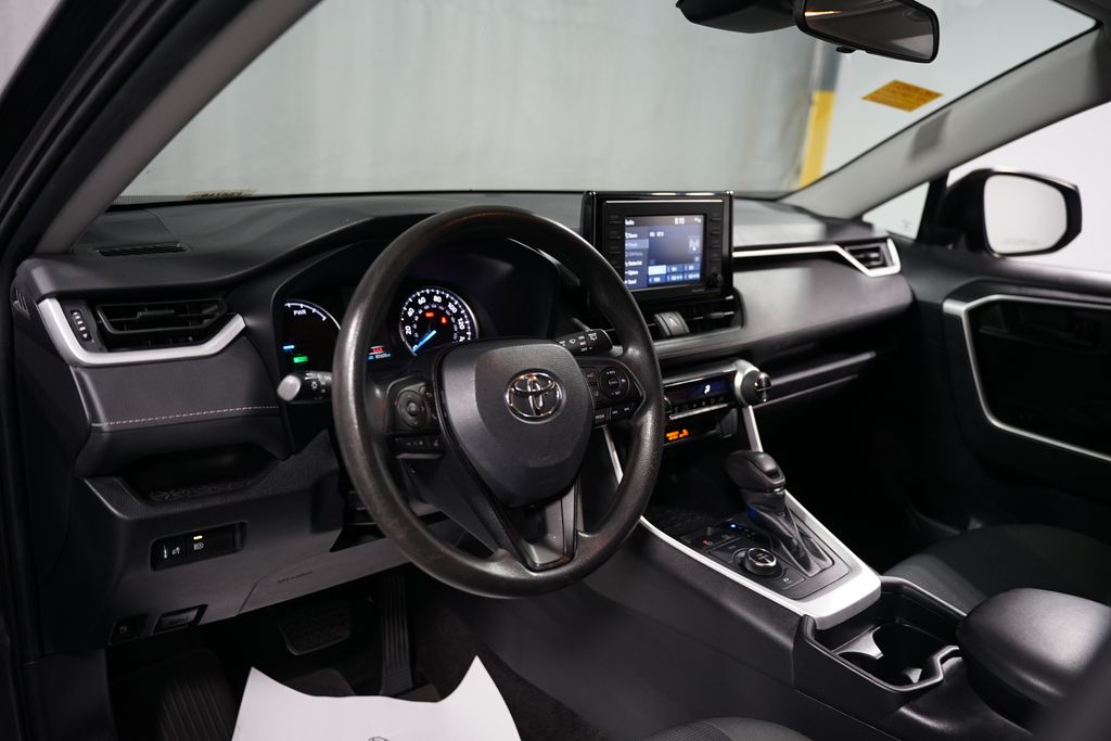 2021 Toyota RAV4 LE 11