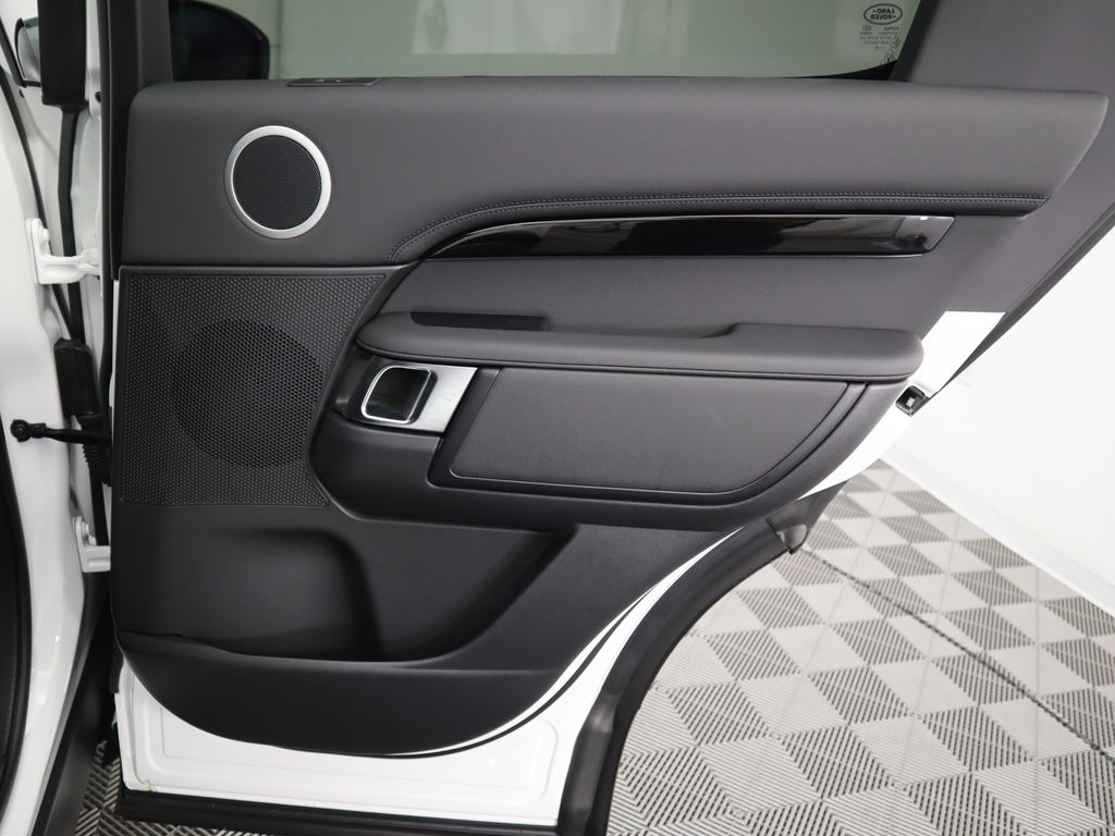 Thumbnail: 2025 Land Rover Discovery - 30