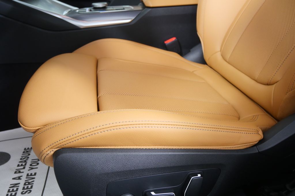 Thumbnail: 2026 BMW i4 - 10