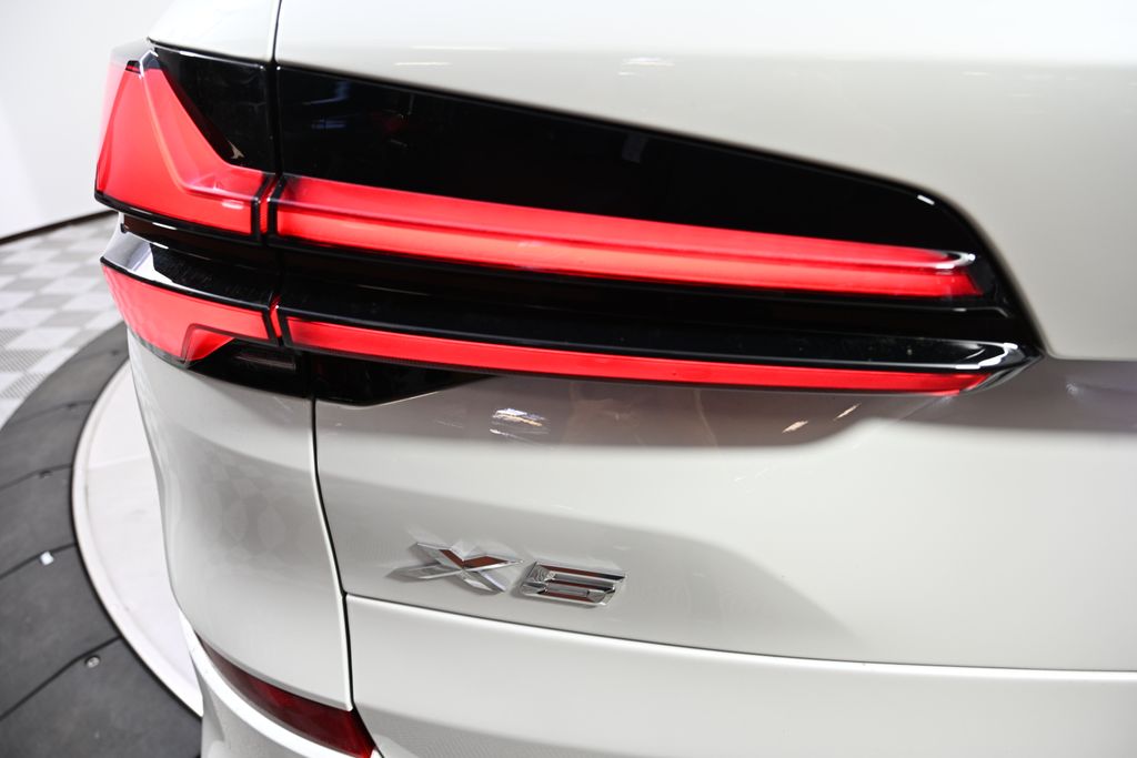 Thumbnail: 2026 BMW X5 - 11