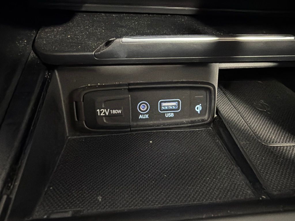 Thumbnail: 2020 Genesis G70 - 29