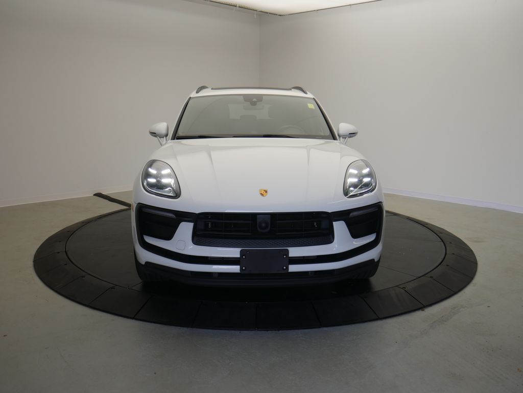 Thumbnail: 2023 Porsche Macan - 10