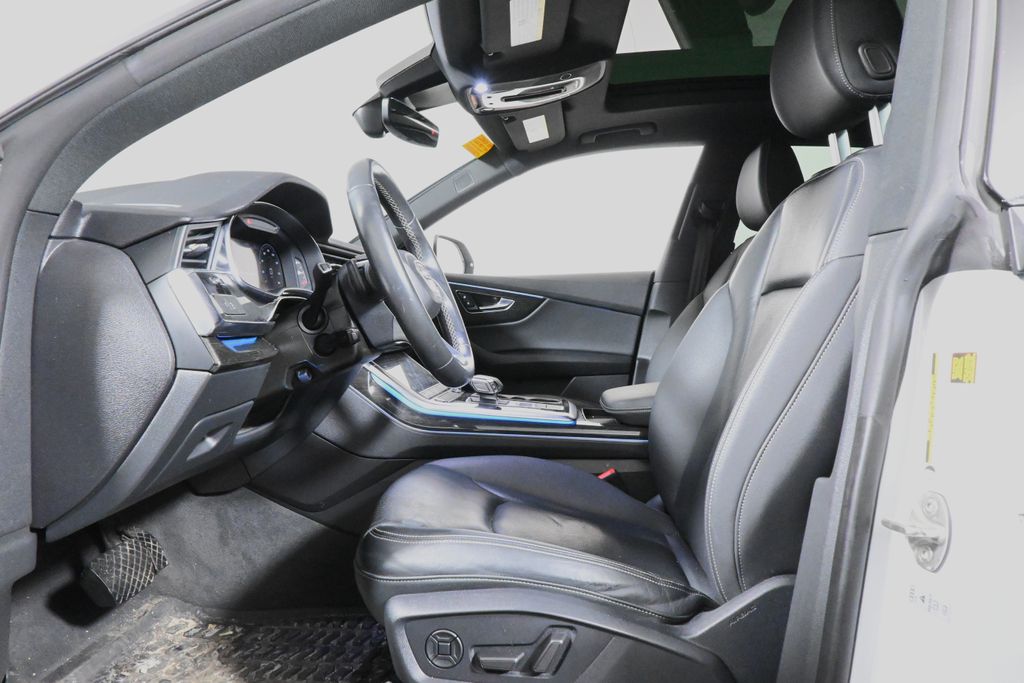 Thumbnail: 2021 Audi Q8 - 3