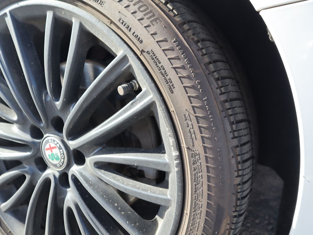 Thumbnail: 2017 Alfa Romeo Giulia - 26