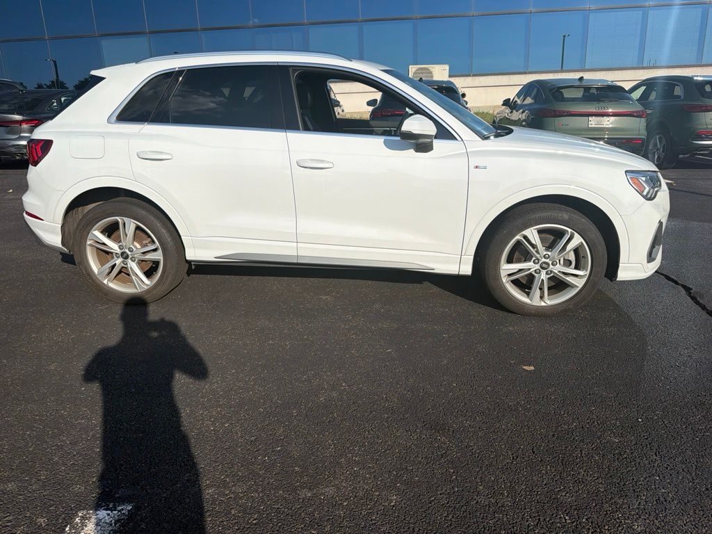 Thumbnail: 2023 Audi Q3 - 4