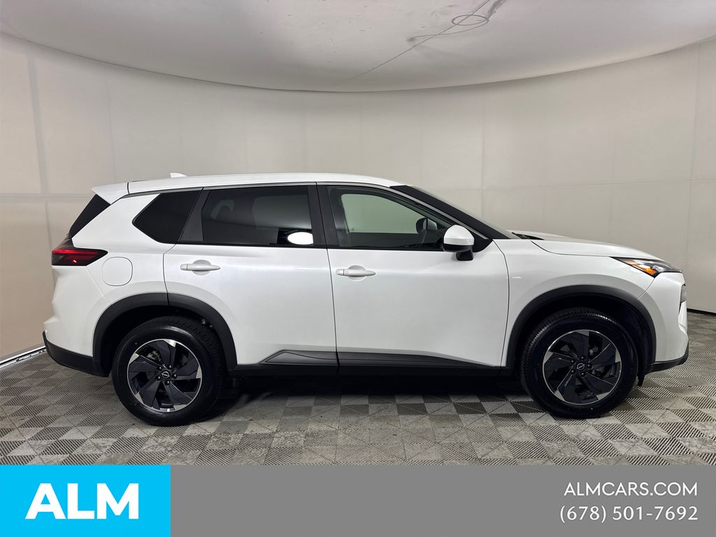 Used 2025 White Nissan SV image 5