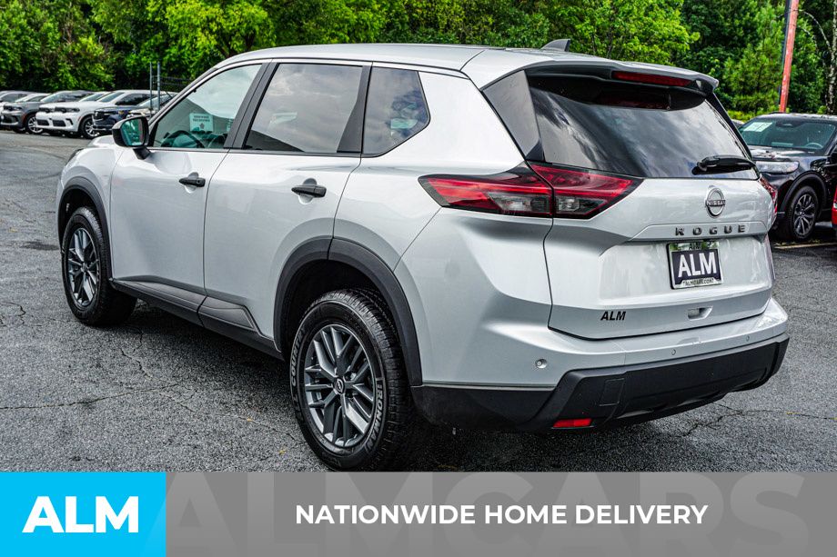 Used 2024 Silver Nissan S image 4