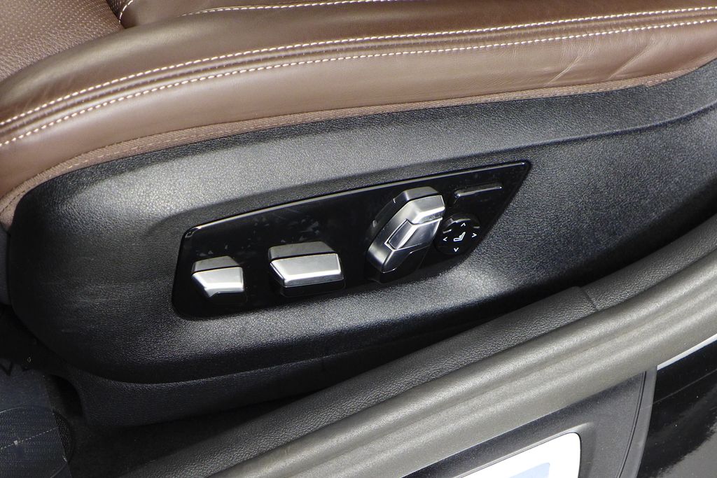 Thumbnail: 2023 BMW 5 Series - 22