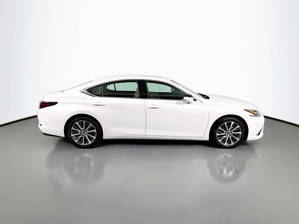 Thumbnail: 2019 Lexus ES - 4