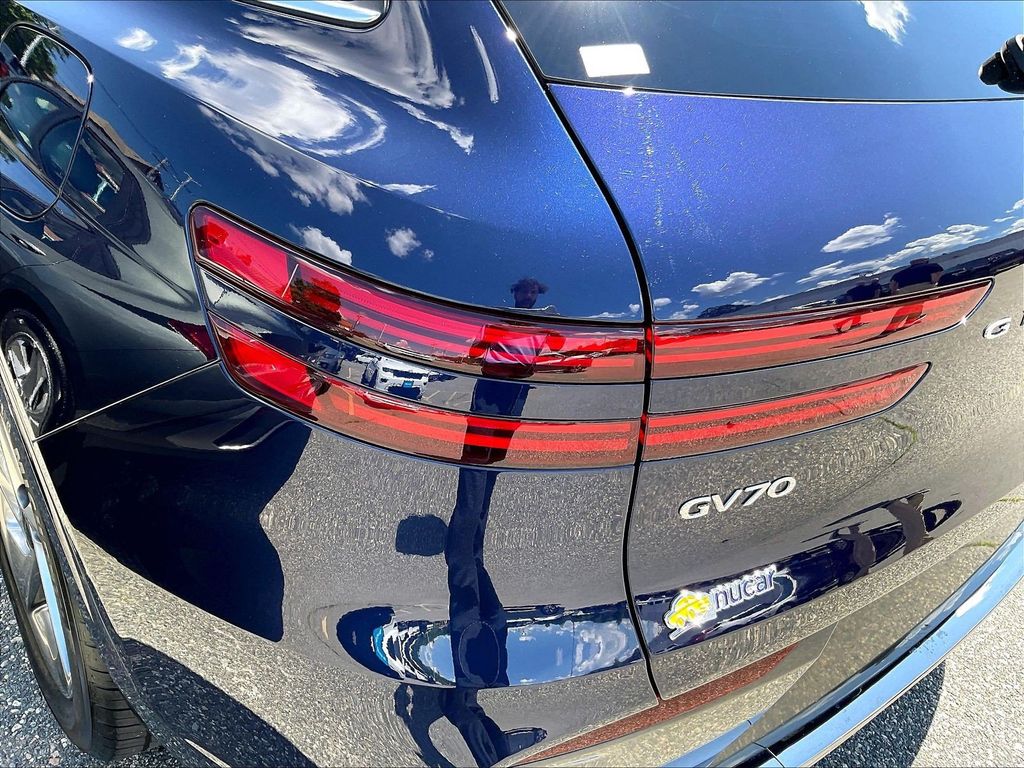 2026 Genesis GV70 — photo 33