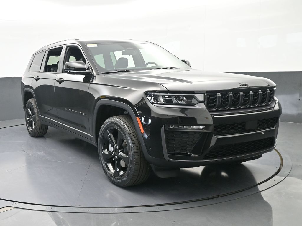 New 2026 Diamond Black Crystal Pearlcoat Jeep Limited image 9