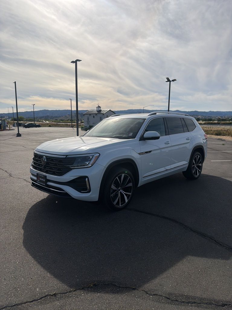 2024 Volkswagen Atlas 2.0T SEL Premium R-Line 4MOTION's photo