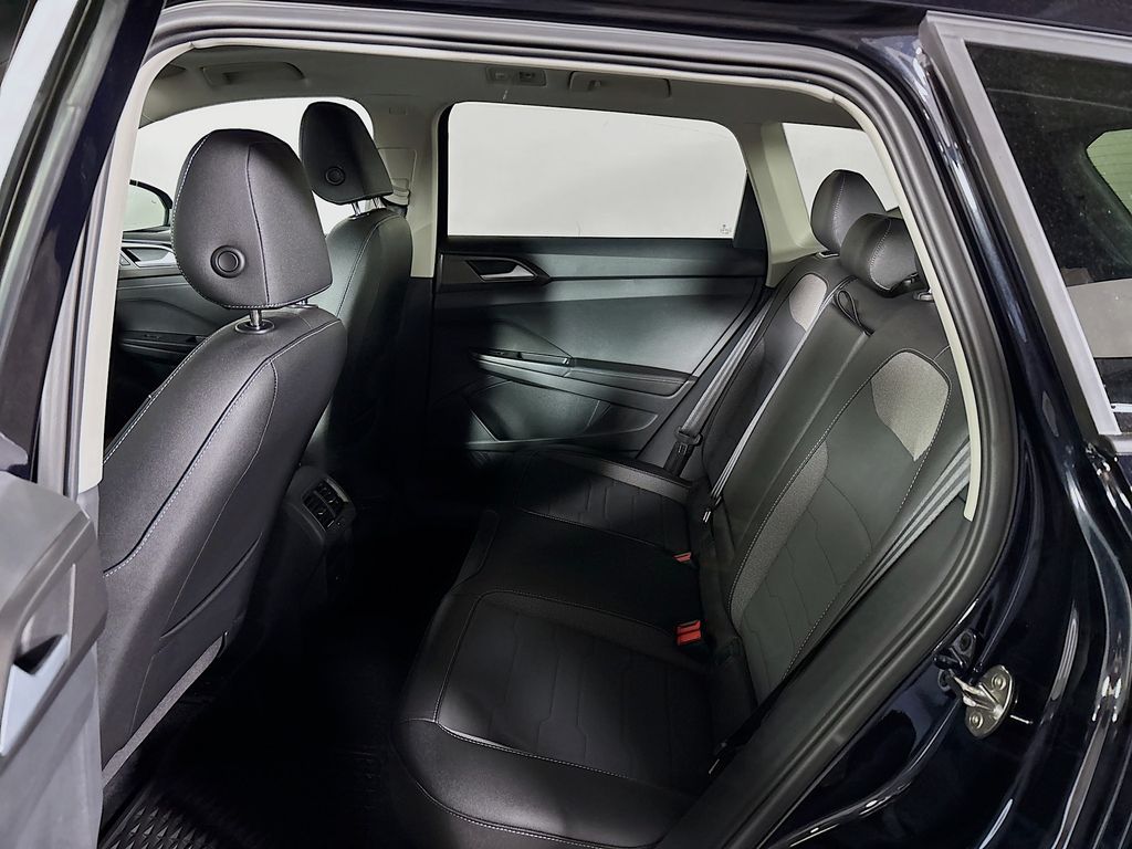 2025 Volkswagen Taos 1.5T SE Black