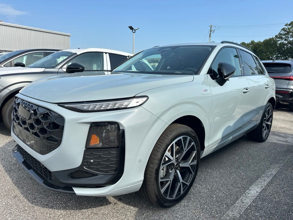 Arrow Gray Pearl Effect 2026 Audi Q3 SUV / Crossover All-Wheel Drive 7-Speed Automatic