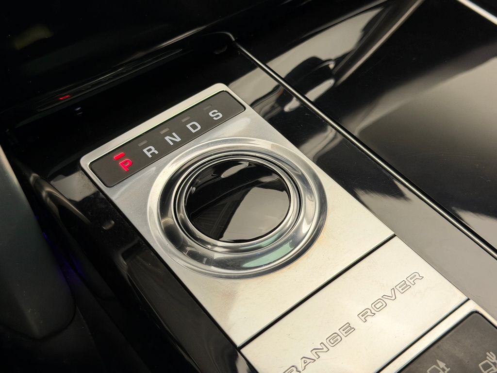 Thumbnail: 2017 Land Rover Range Rover - 32