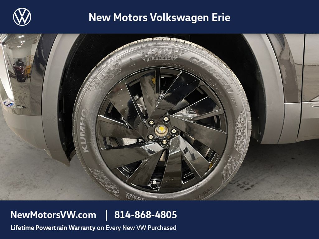 New 2026 Deep Black Pearl Volkswagen 2.0T SE w/Technology image 13