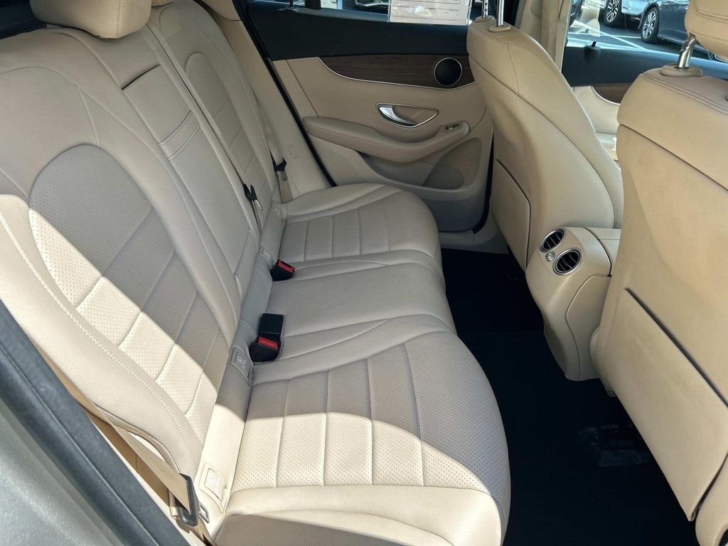 Thumbnail: 2021 Mercedes-Benz GLC - 26