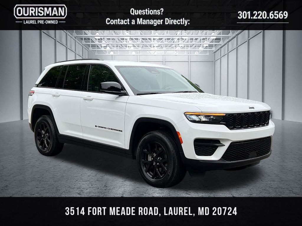 Bright White Clearcoat 2025 Jeep Grand Cherokee SUV / Crossover Four-Wheel Drive 8-Speed Automatic