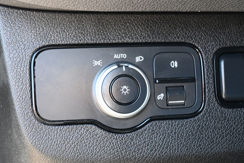 Thumbnail: 2023 Mercedes-Benz Sprinter - 22