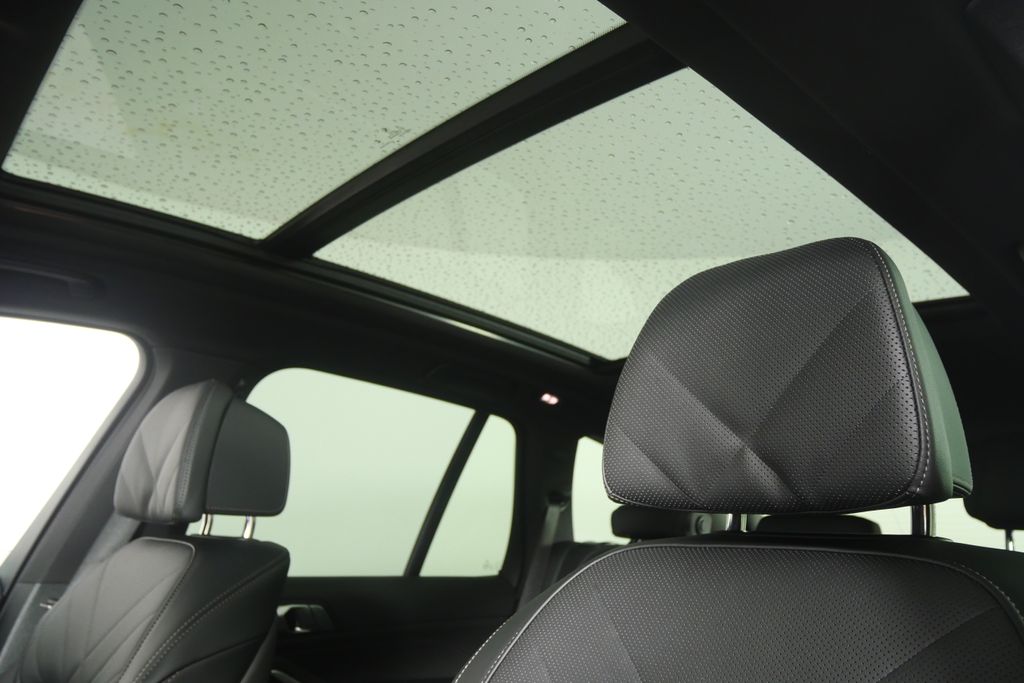 Thumbnail: 2026 BMW X5 - 11