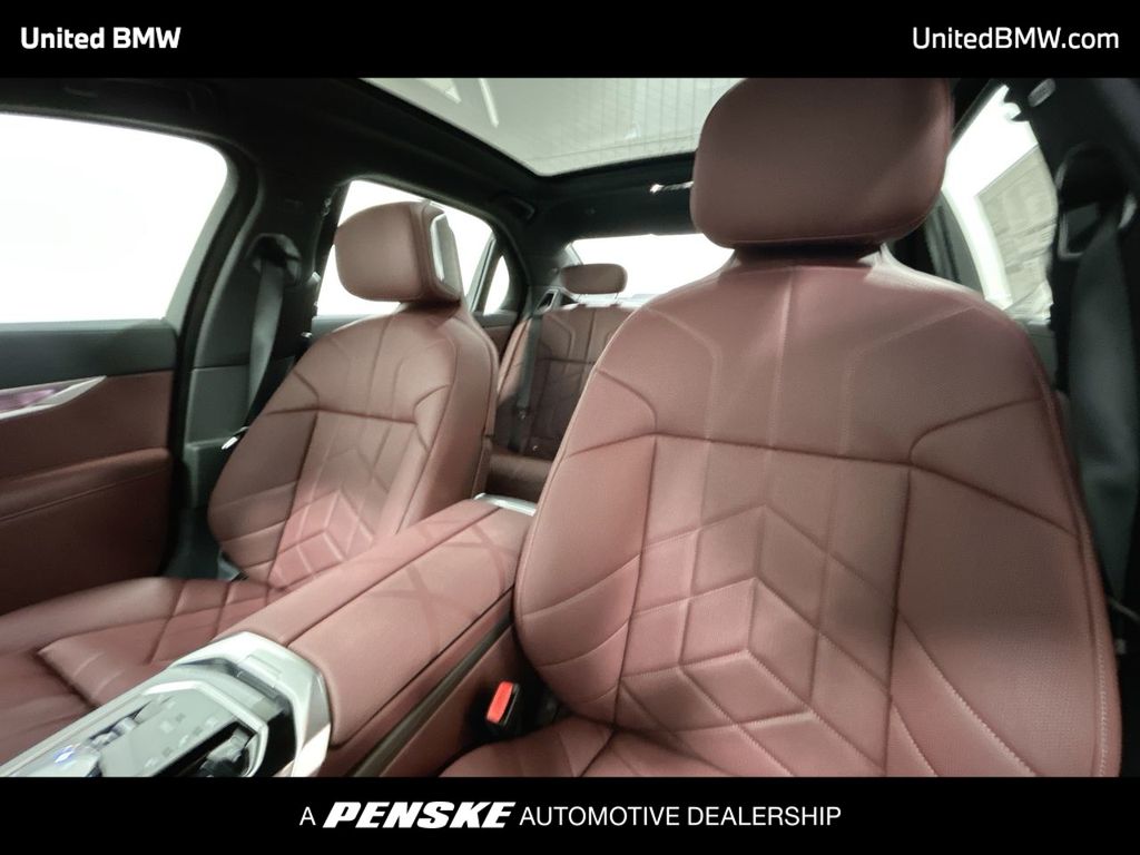 Thumbnail: 2026 BMW 7 Series - 13