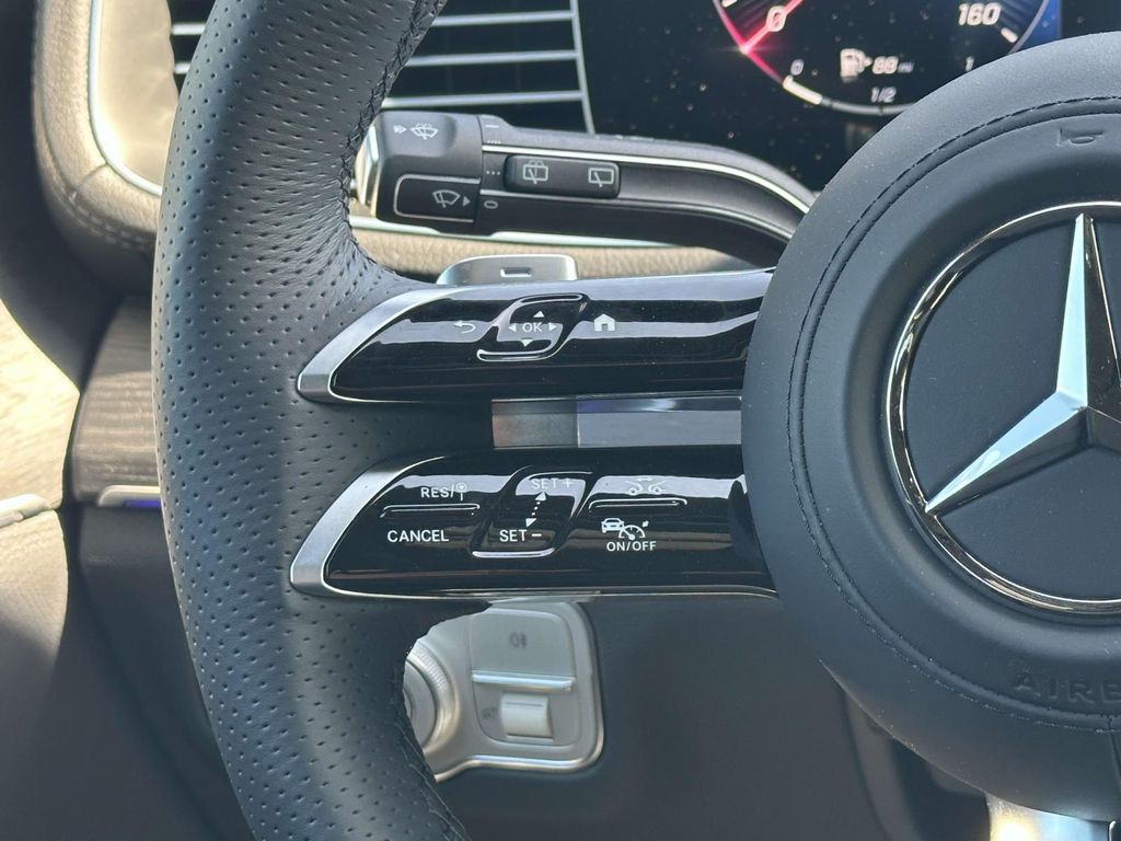 2025 Mercedes-Benz GLS 580 21