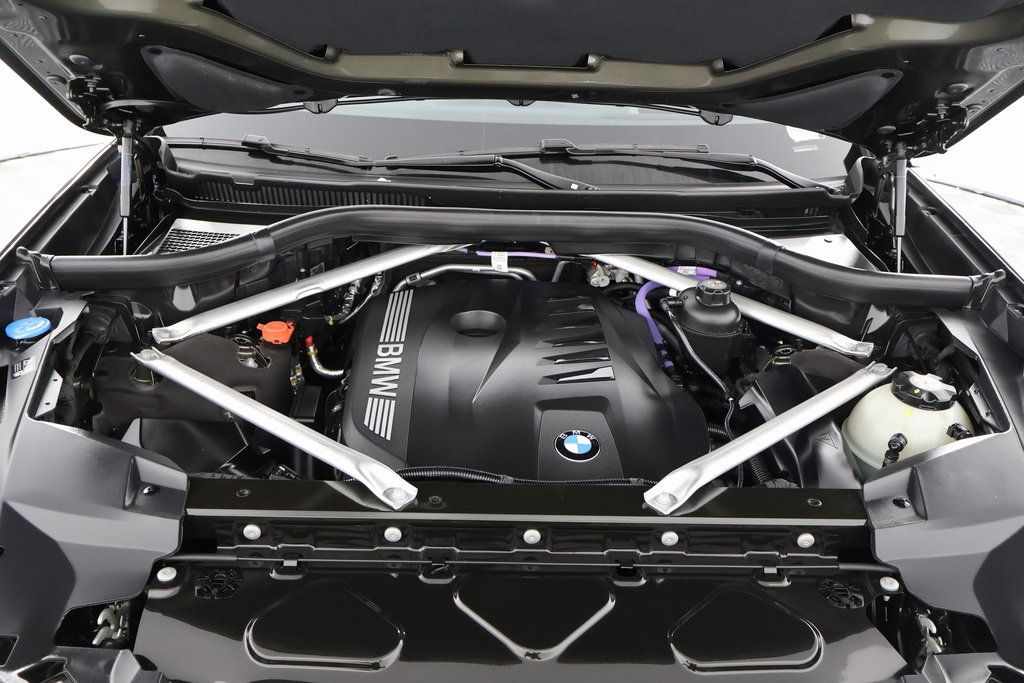 Thumbnail: 2025 BMW X7 - 15