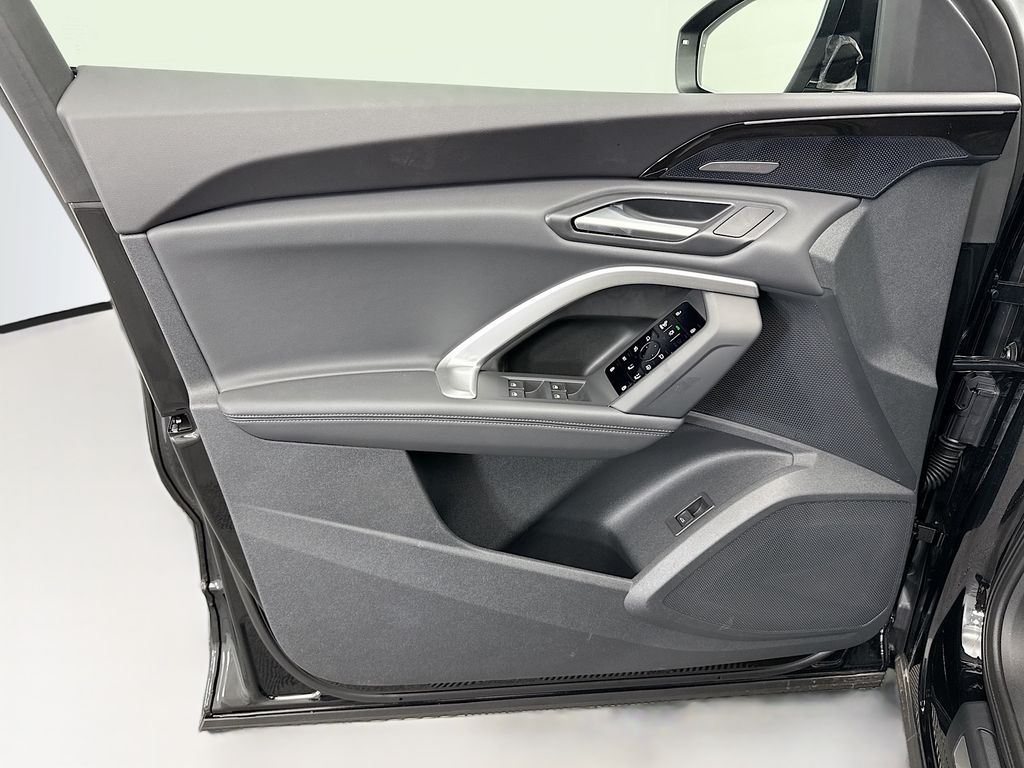 Thumbnail: 2025 Audi Q5 - 24