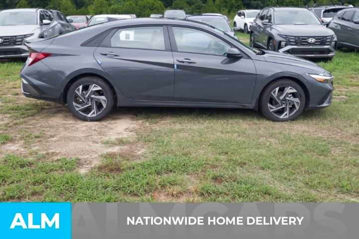 Used 2025 Gray Hyundai SEL Sport image 4