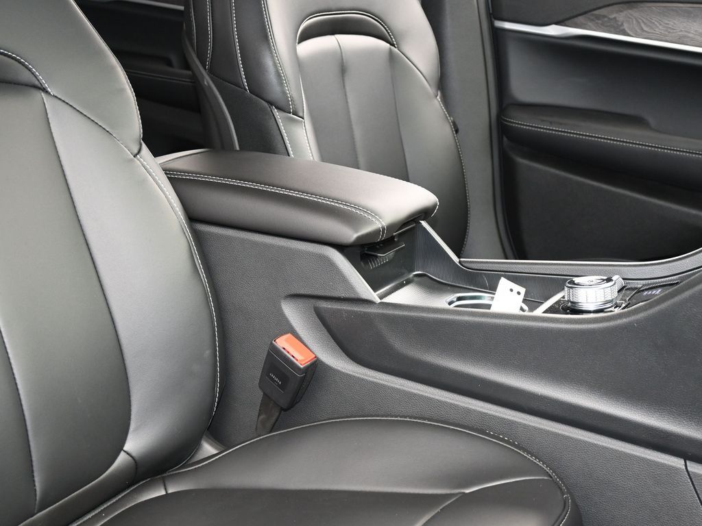 New 2026 Baltic Gray Metallic Clearcoat Jeep Limited image 38