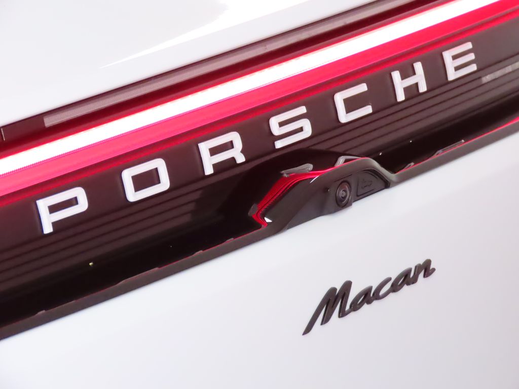 Thumbnail: 2025 Porsche Macan - 12
